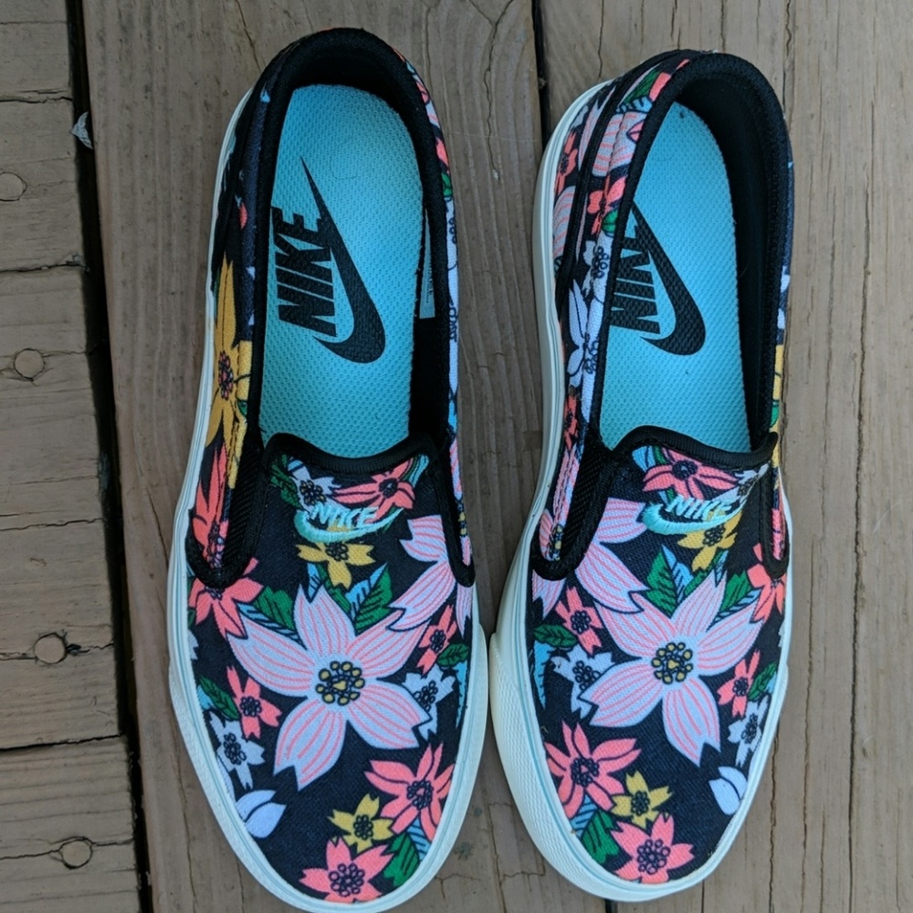 Nike Tiki Slip Print Floral